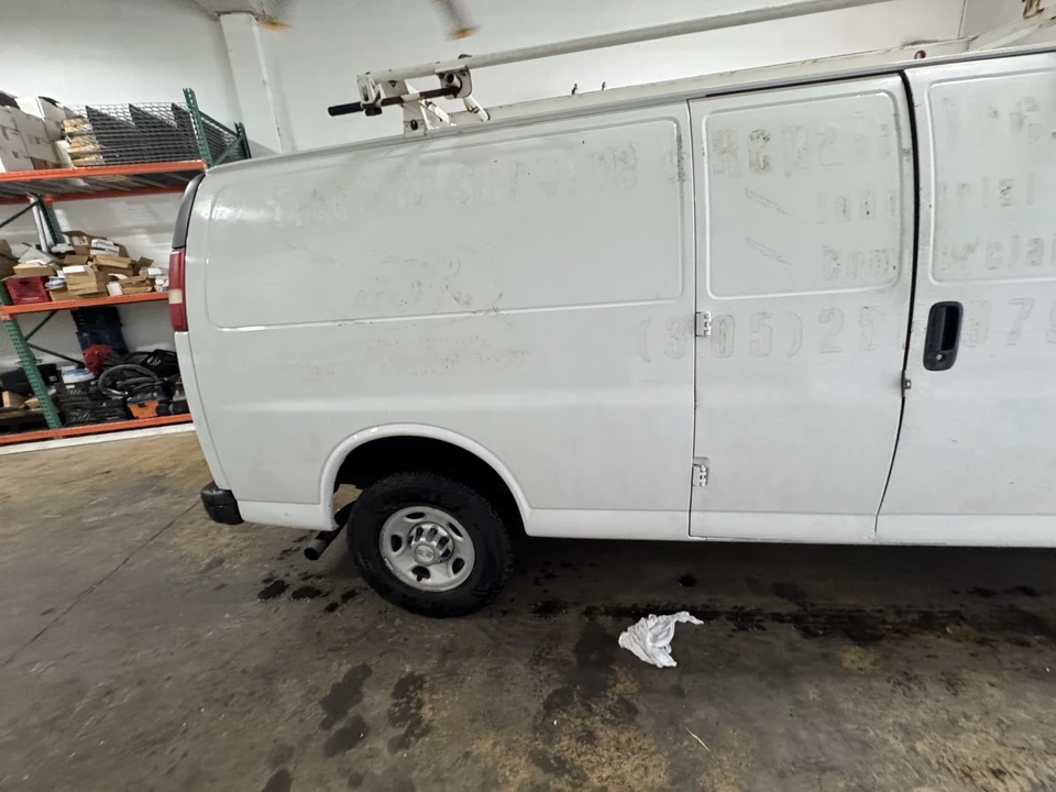 2015 Chevrolet Express - Image 6 of 19