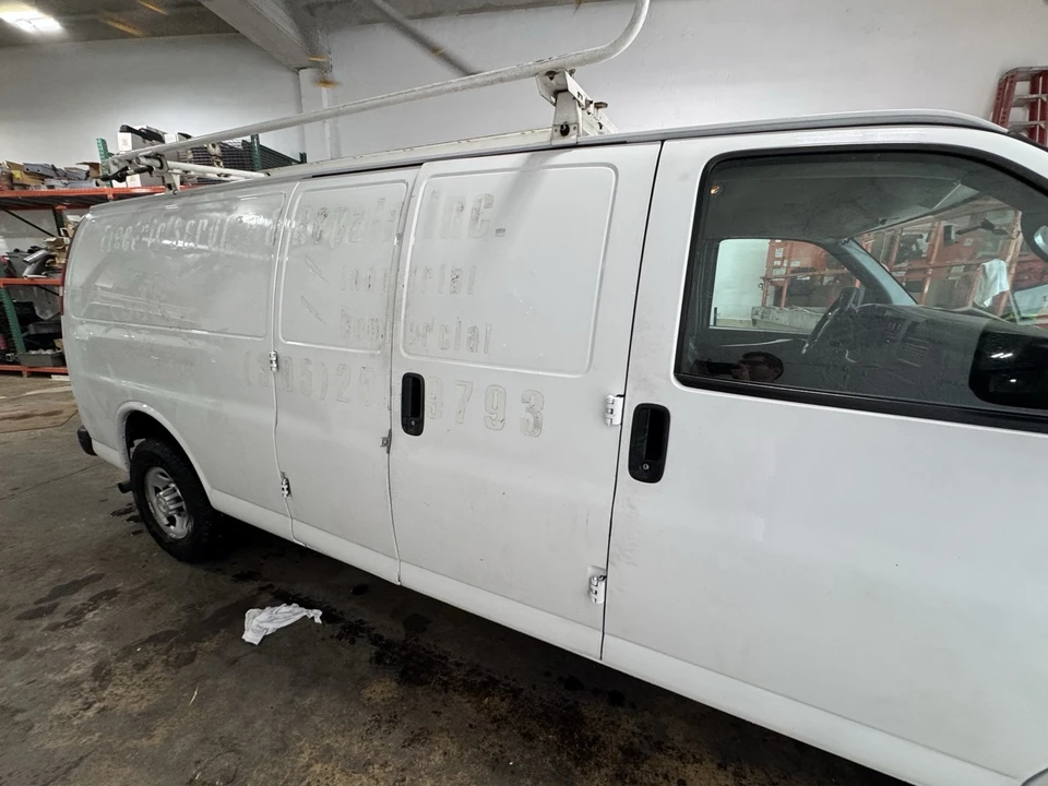2015 Chevrolet Express - Image 7 of 19