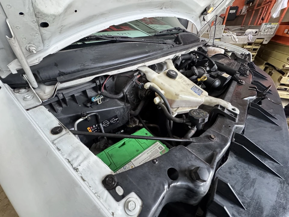 2015 Chevrolet Express - Image 18 of 19