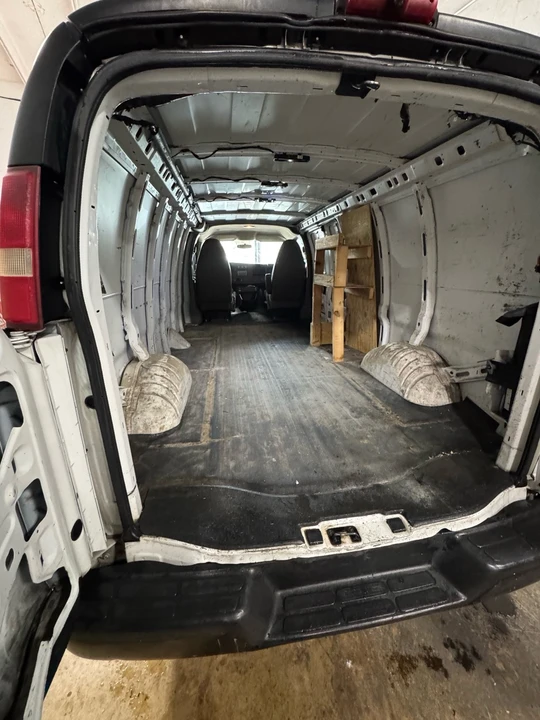 2015 Chevrolet Express - Image 13 of 19