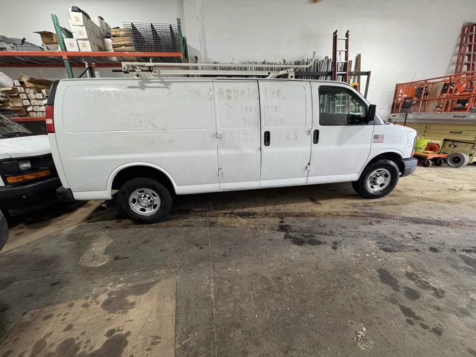 2015 Chevrolet Express - Image 11 of 19
