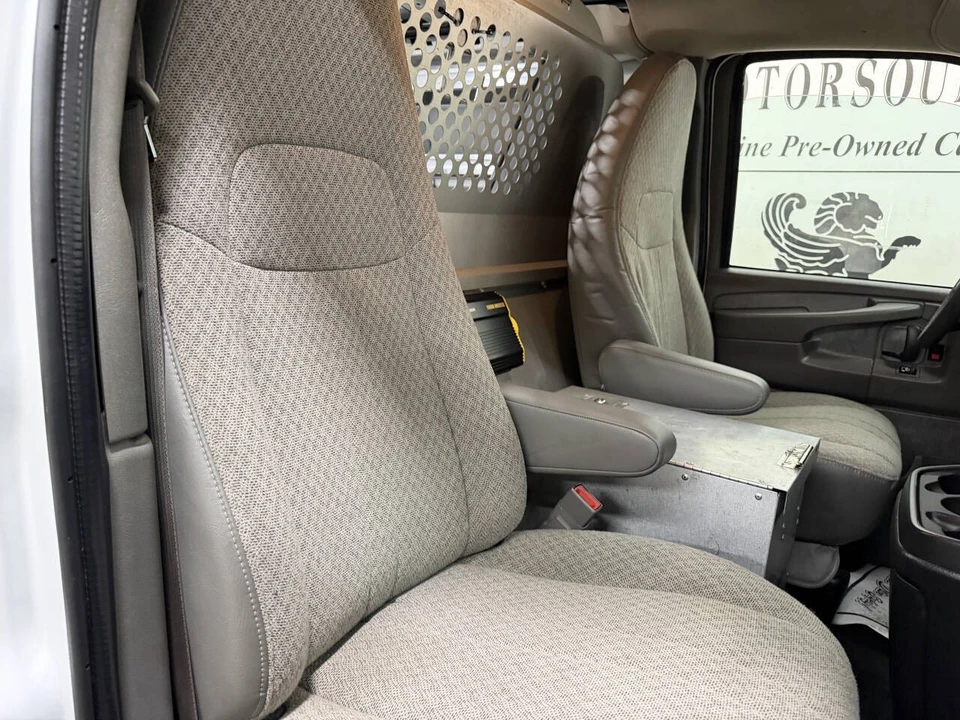 2015 Chevrolet Express - Image 6 of 12