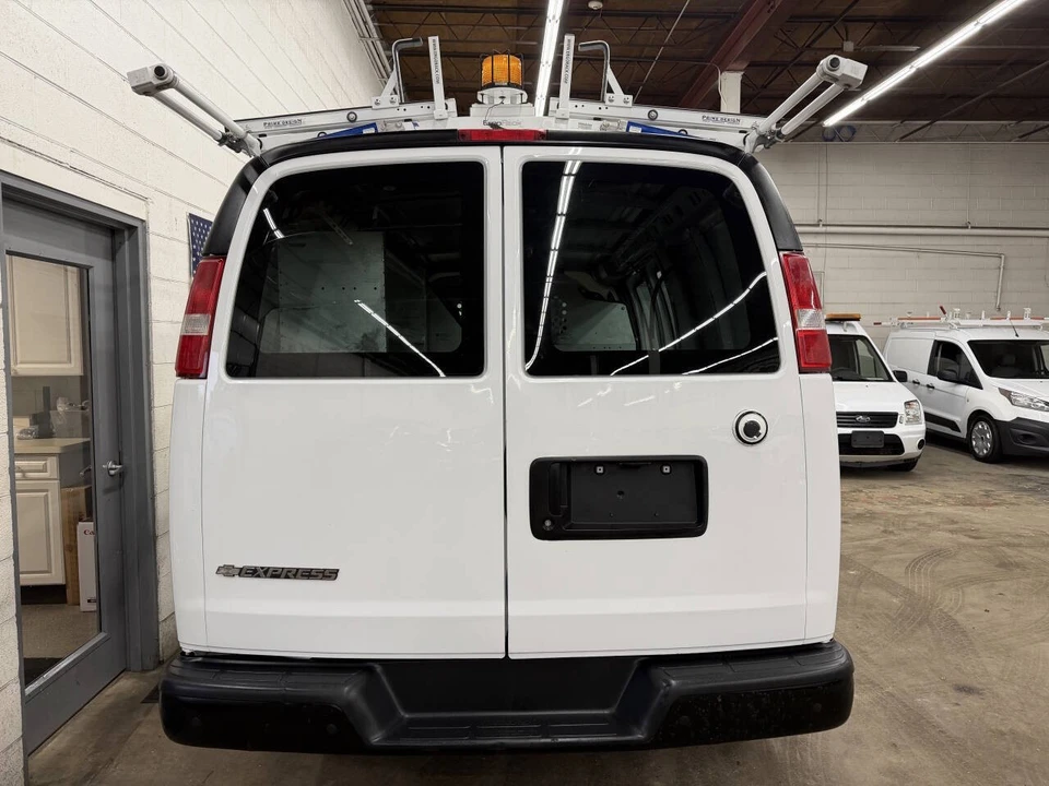2015 Chevrolet Express - Image 11 of 12