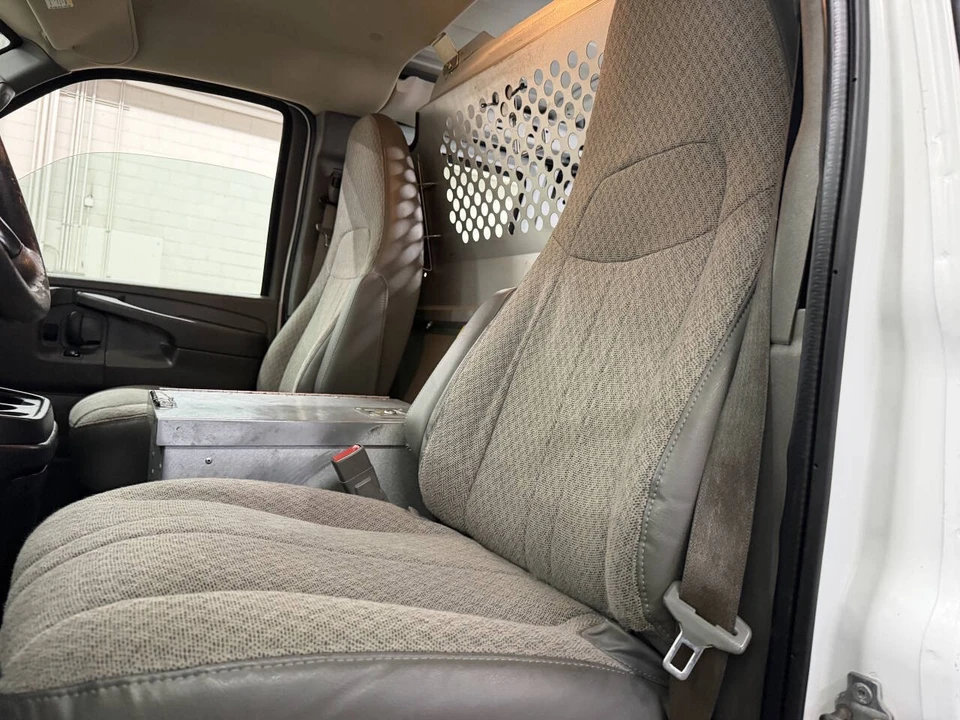 2015 Chevrolet Express - Image 13 of 21