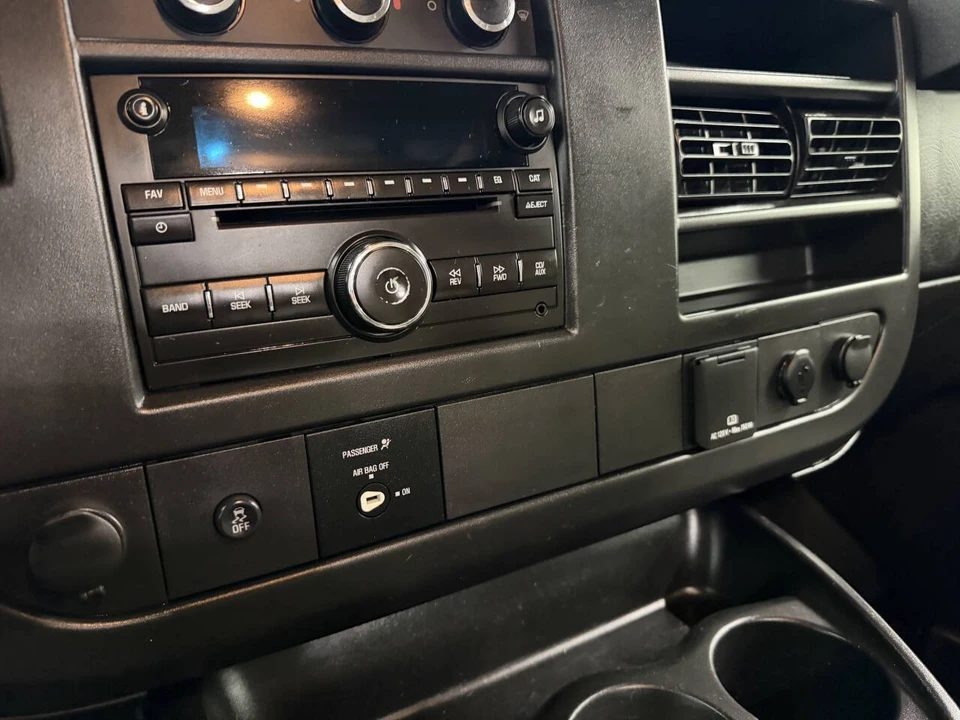 2015 Chevrolet Express - Image 14 of 21
