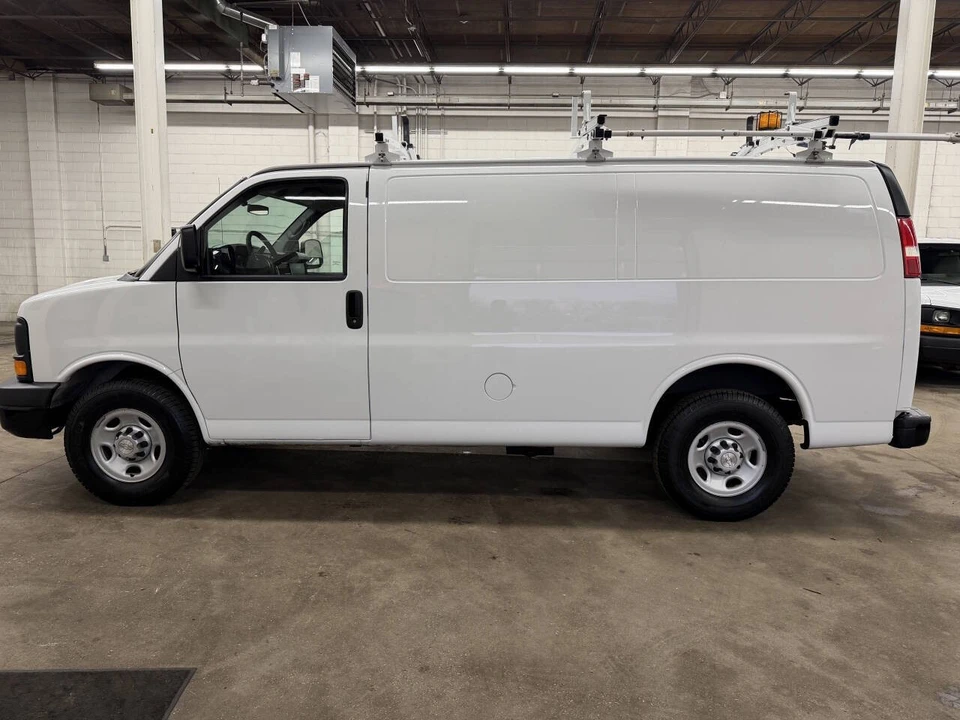 2015 Chevrolet Express - Image 9 of 21