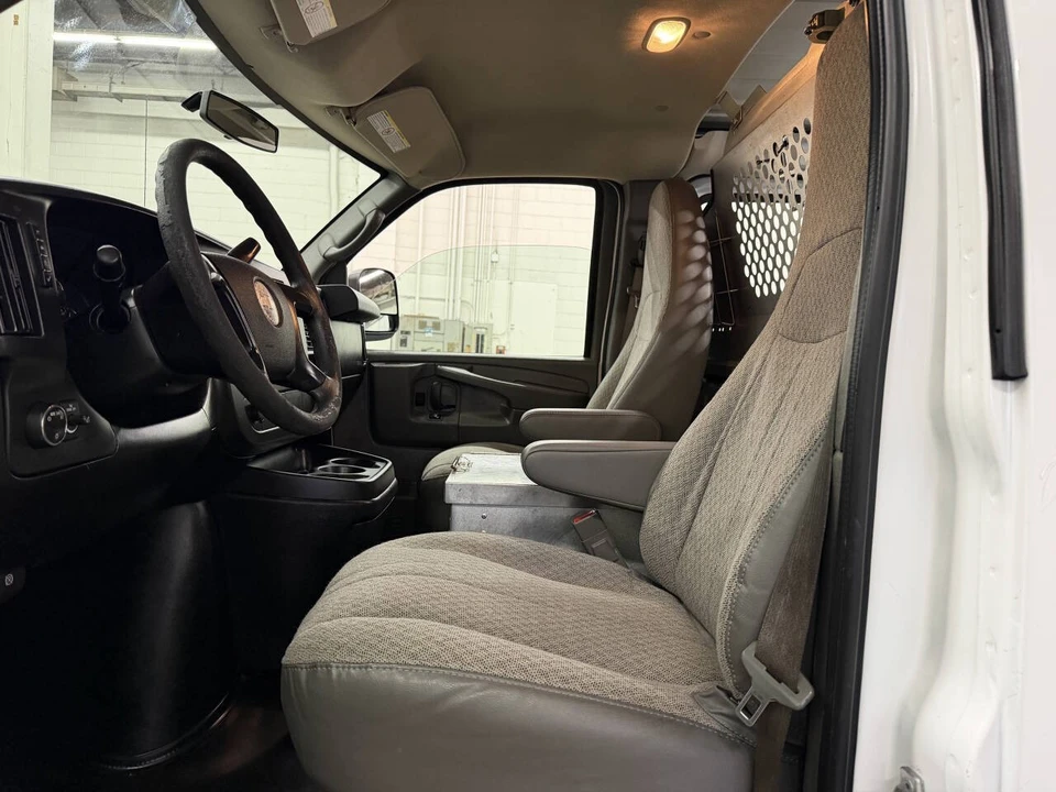 2015 Chevrolet Express - Image 5 of 21