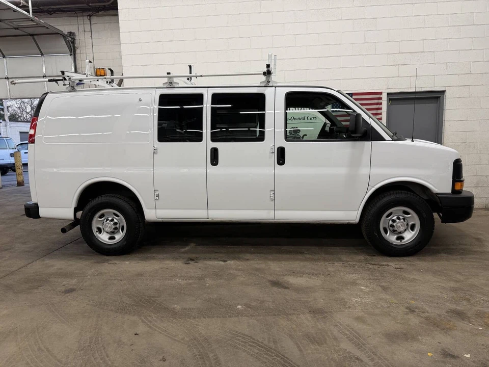 2015 Chevrolet Express - Image 10 of 21