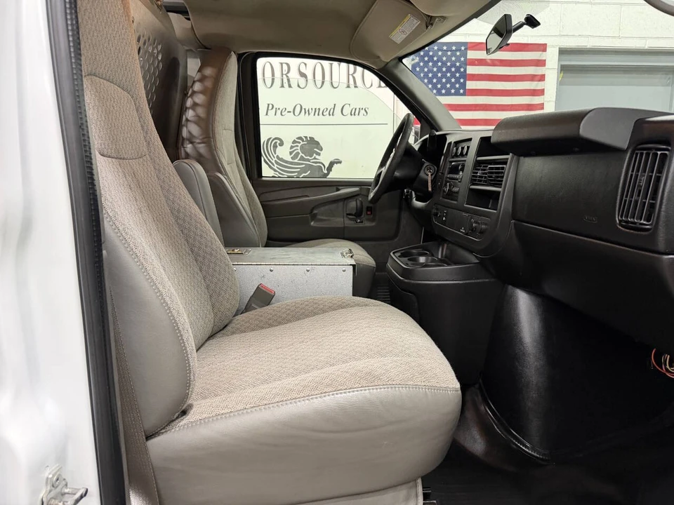 2015 Chevrolet Express - Image 15 of 21
