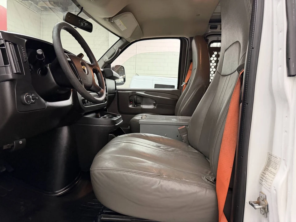 2015 Chevrolet Express - Image 5 of 12