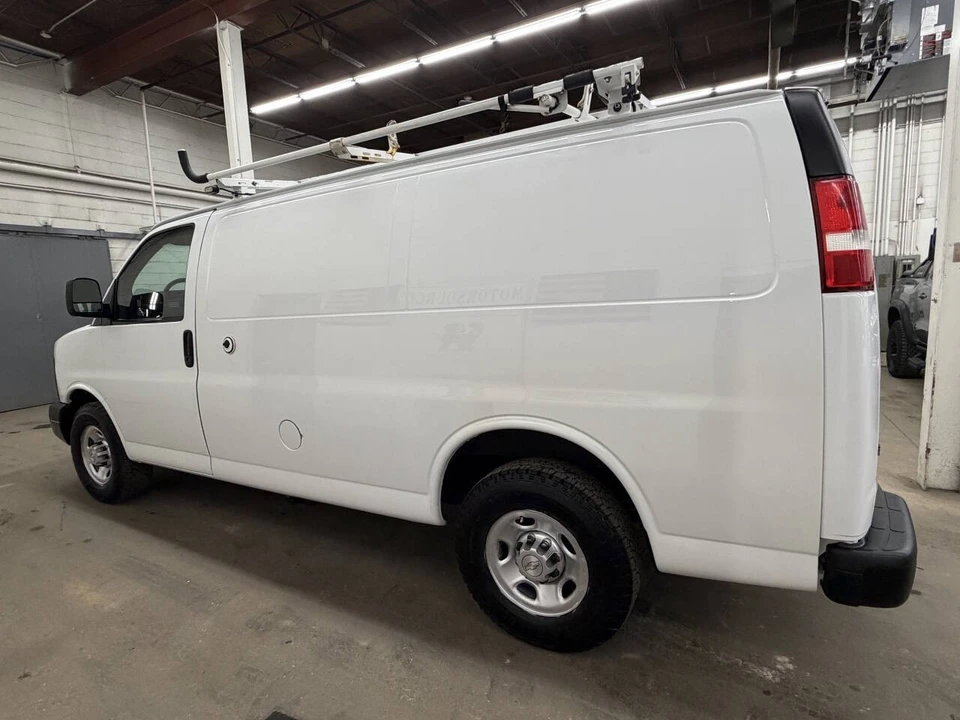 2015 Chevrolet Express - Image 13 of 21