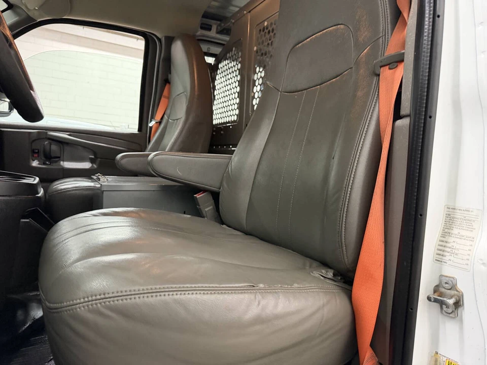 2015 Chevrolet Express - Image 15 of 21