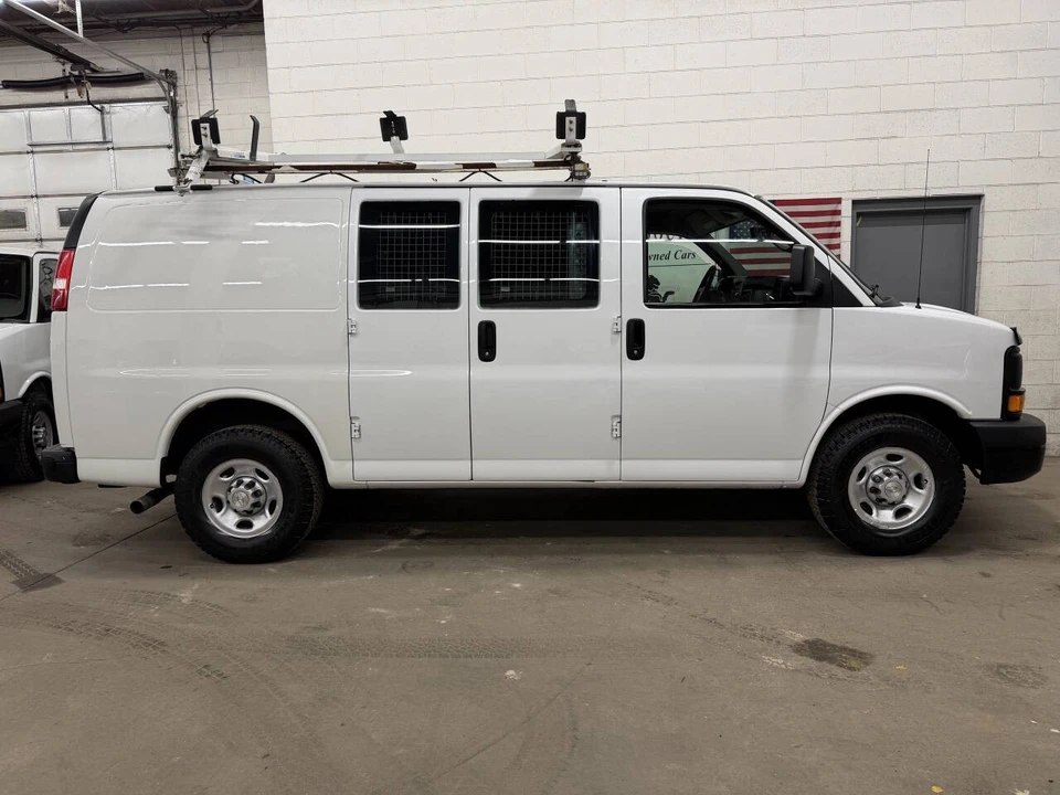2015 Chevrolet Express - Image 11 of 12