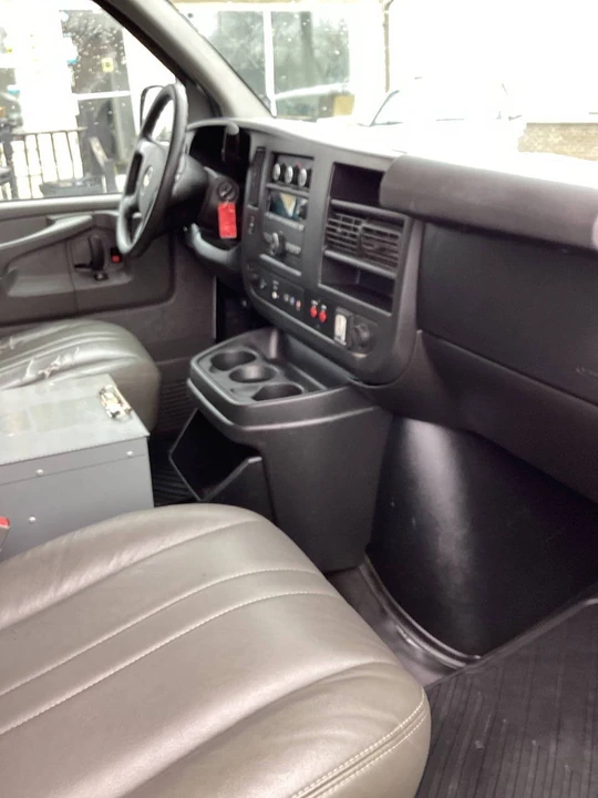 2015 Chevrolet Express - Image 13 of 21