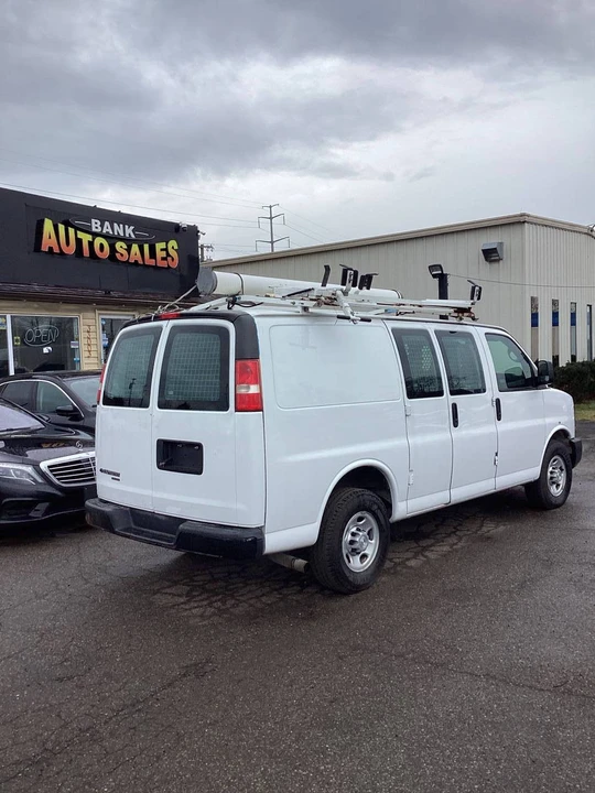 2015 Chevrolet Express - Image 10 of 21
