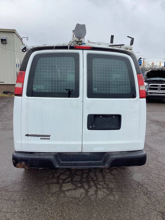 2015 Chevrolet Express - Image 8 of 21