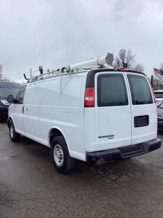 2015 Chevrolet Express - Image 18 of 21