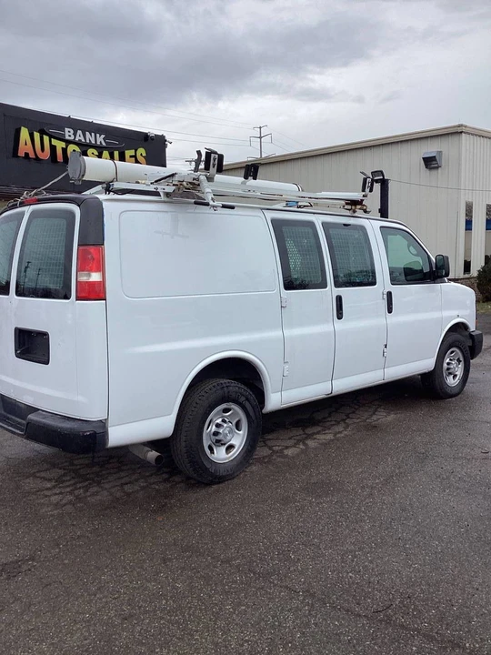 2015 Chevrolet Express - Image 11 of 21