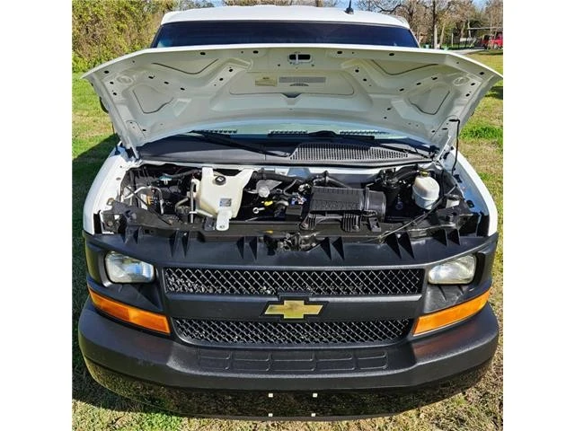 2015 Chevrolet Express - Image 10 of 12