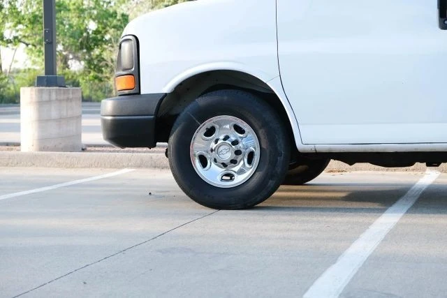 2015 Chevrolet Express - Image 10 of 21
