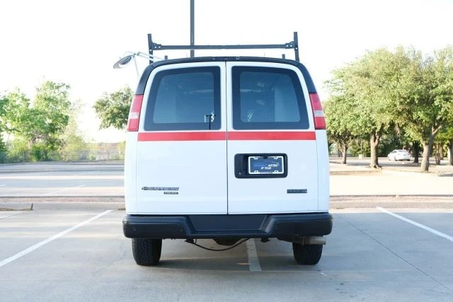 2015 Chevrolet Express - Image 17 of 21