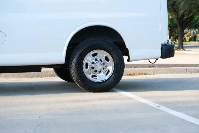 2015 Chevrolet Express - Image 11 of 21