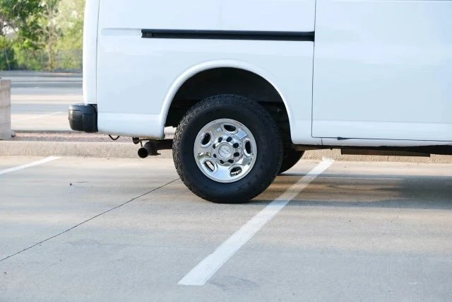 2015 Chevrolet Express - Image 13 of 21