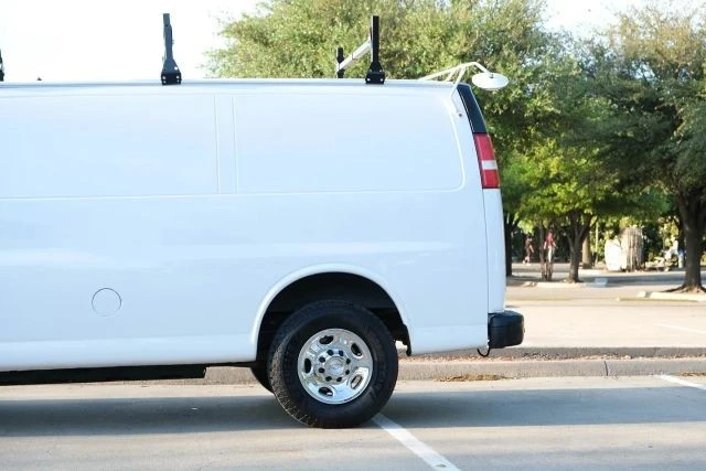 2015 Chevrolet Express - Image 9 of 21