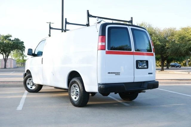 2015 Chevrolet Express - Image 15 of 21