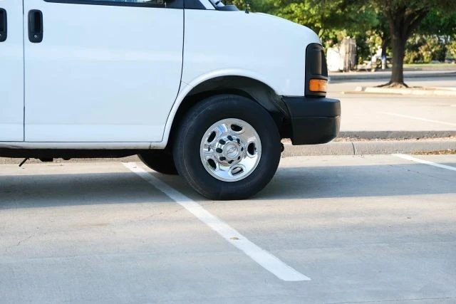 2015 Chevrolet Express - Image 14 of 21