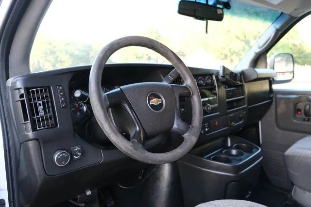 2015 Chevrolet Express - Image 20 of 21