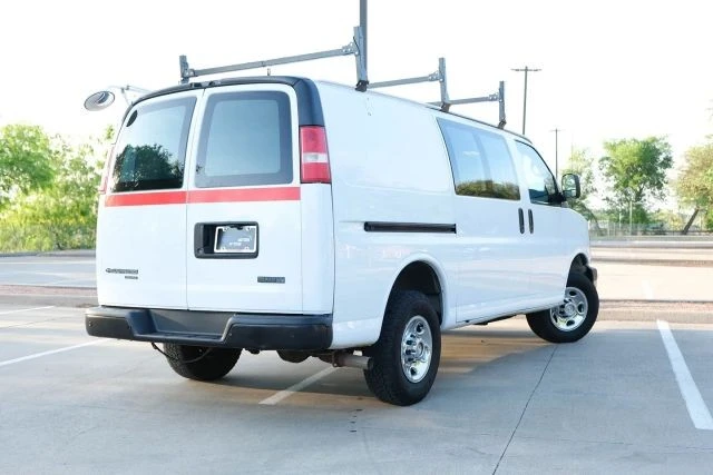 2015 Chevrolet Express - Image 16 of 21