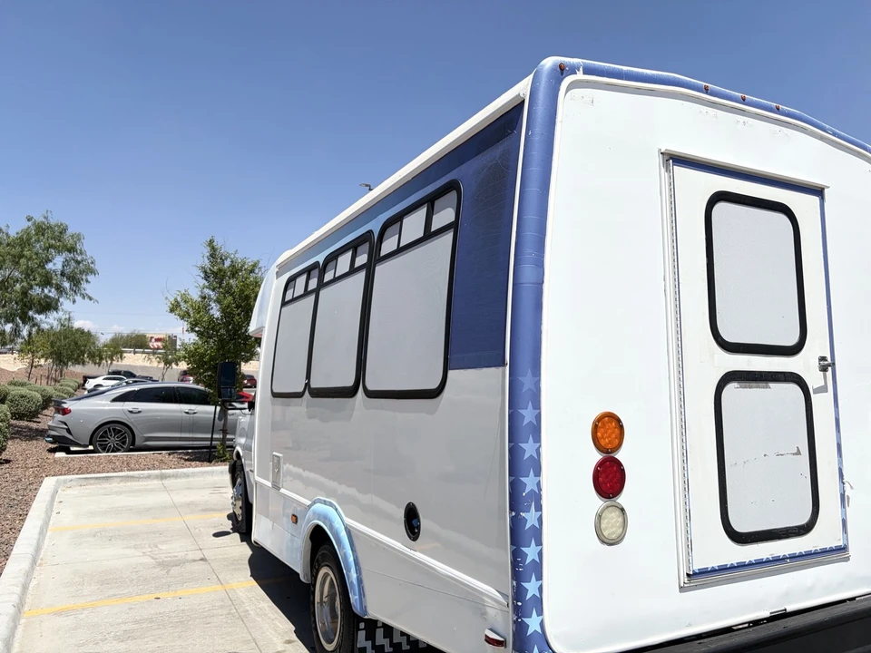 2015 Chevrolet Express - Image 2 of 9