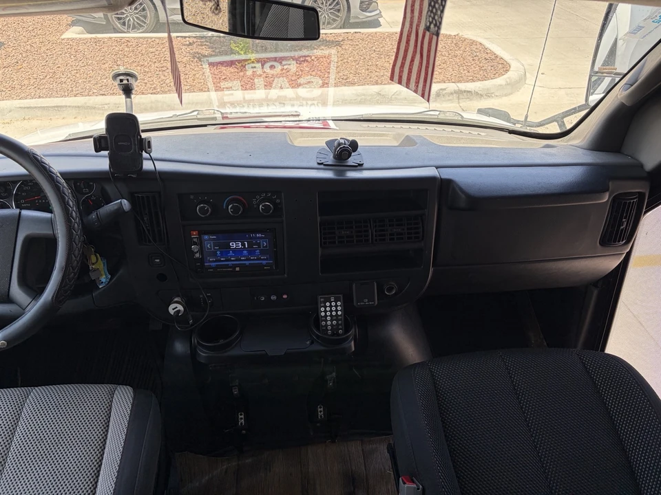 2015 Chevrolet Express - Image 7 of 9