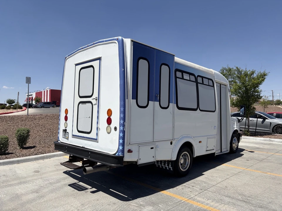 2015 Chevrolet Express - Image 4 of 9