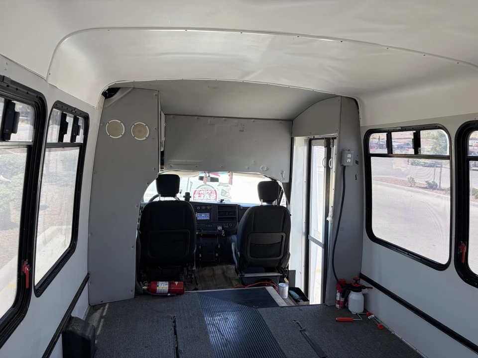 2015 Chevrolet Express - Image 9 of 9
