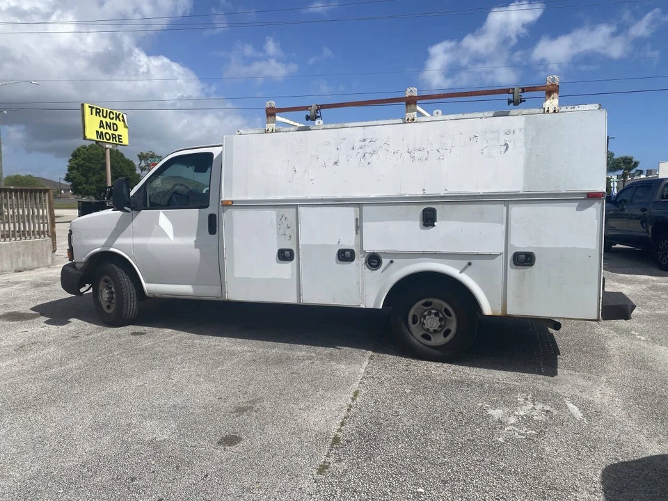 2015 Chevrolet Express - Image 8 of 21