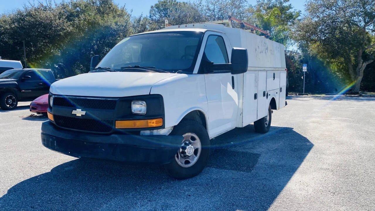 2015 Chevrolet Express - Image 18 of 21