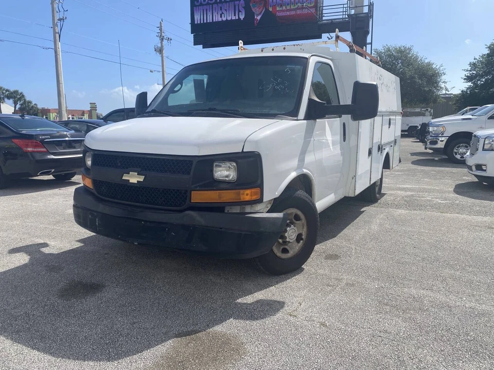 2015 Chevrolet Express - Image 2 of 21
