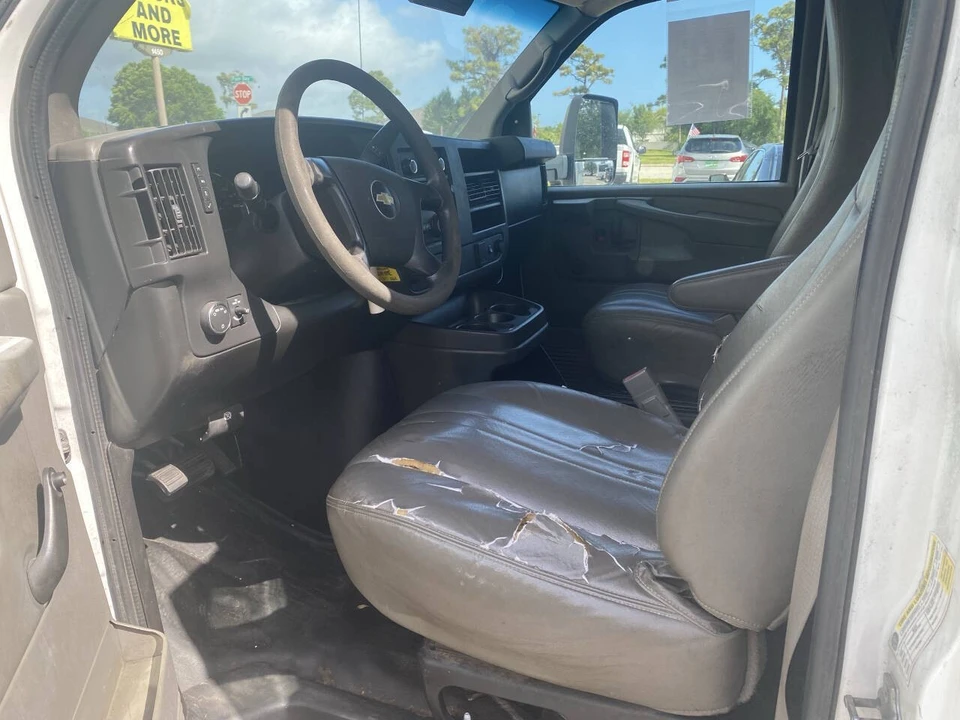 2015 Chevrolet Express - Image 11 of 21