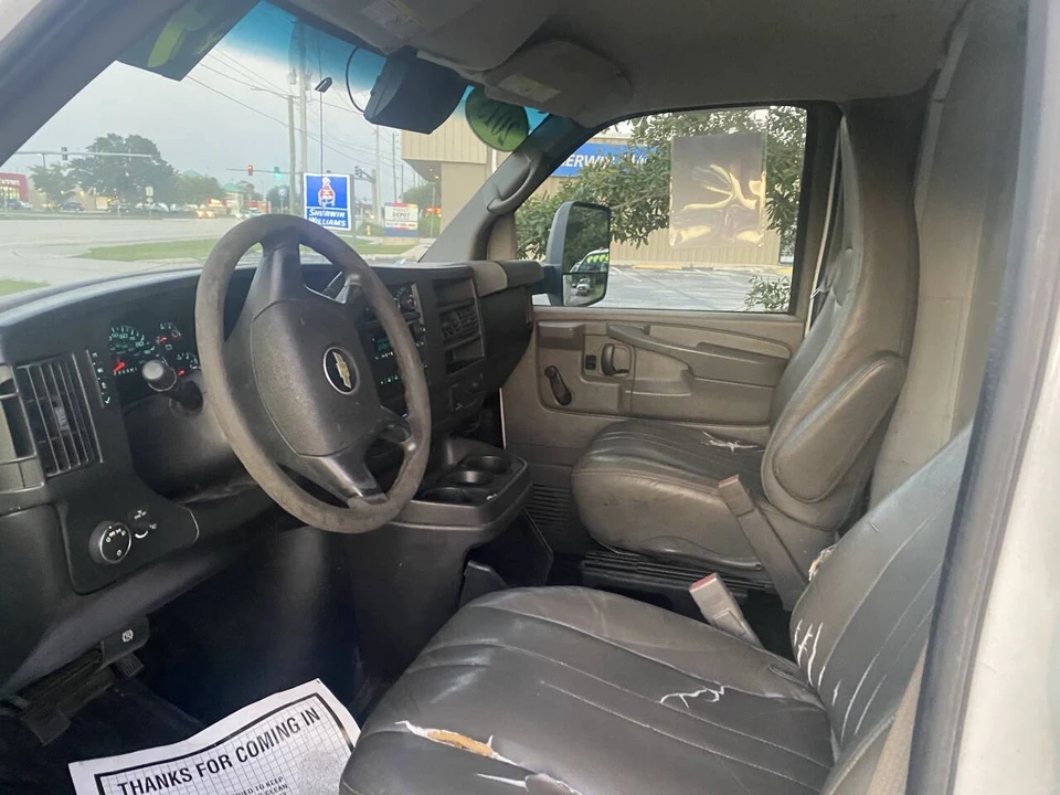 2015 Chevrolet Express - Image 17 of 21