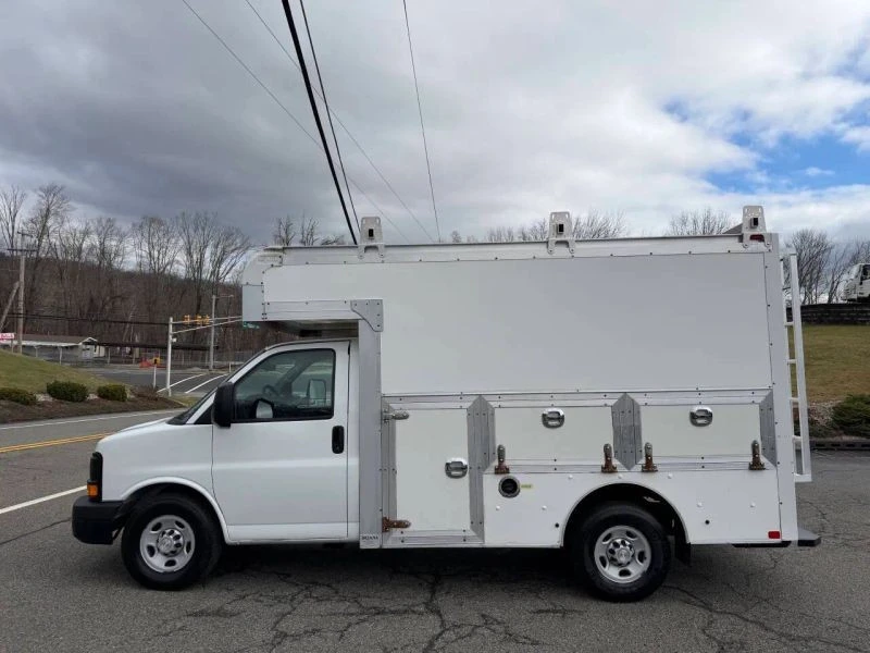 2015 Chevrolet Express - Image 11 of 12