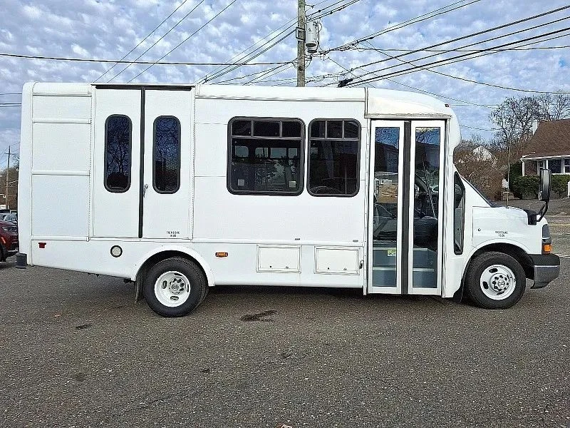 2015 Chevrolet Express - Image 7 of 12