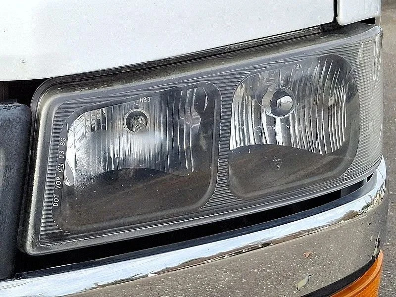 2015 Chevrolet Express - Image 10 of 12