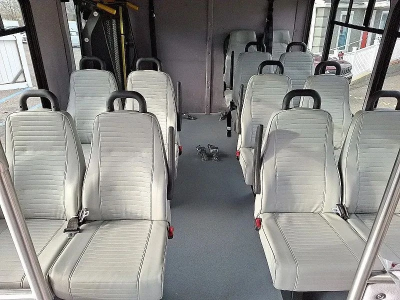 2015 Chevrolet Express - Image 11 of 12