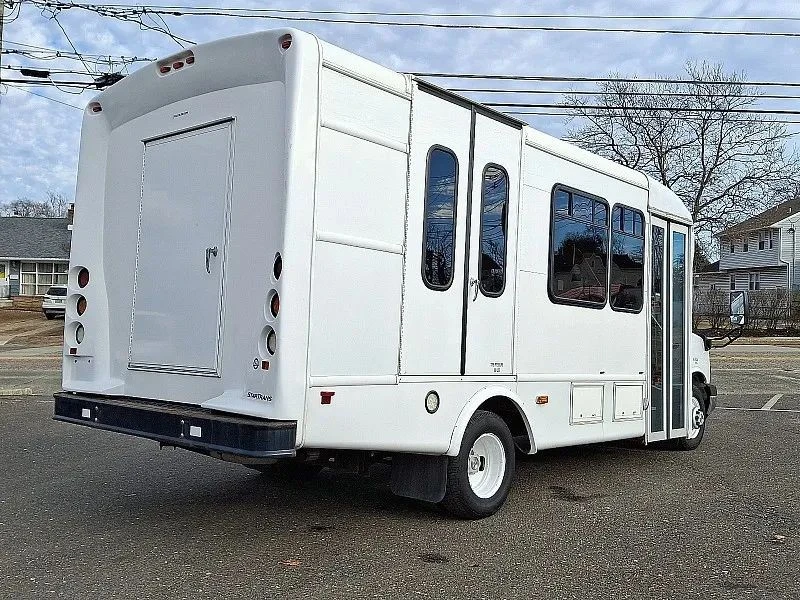 2015 Chevrolet Express - Image 6 of 12