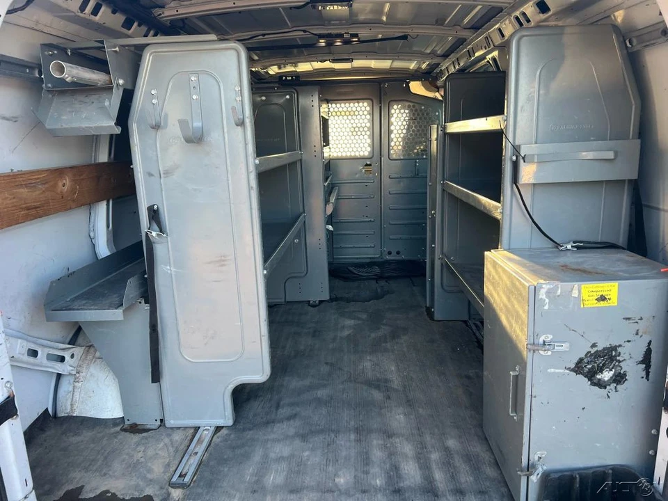 2015 Chevrolet Express - Image 15 of 21