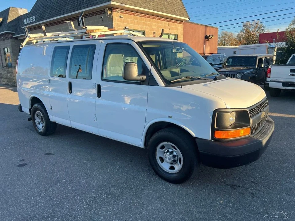 2015 Chevrolet Express - Image 7 of 12