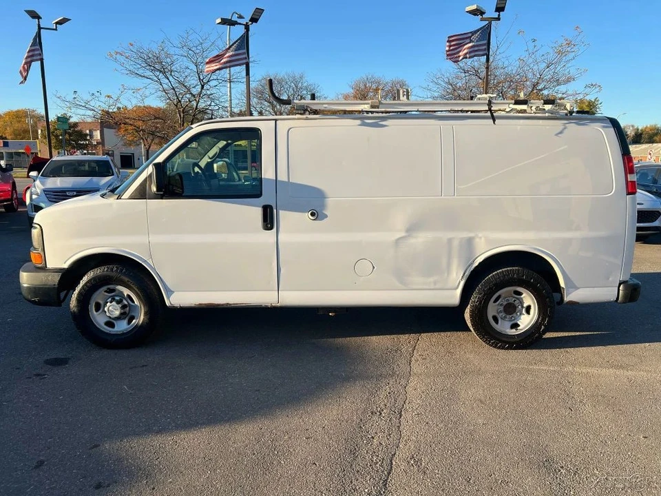 2015 Chevrolet Express - Image 2 of 12