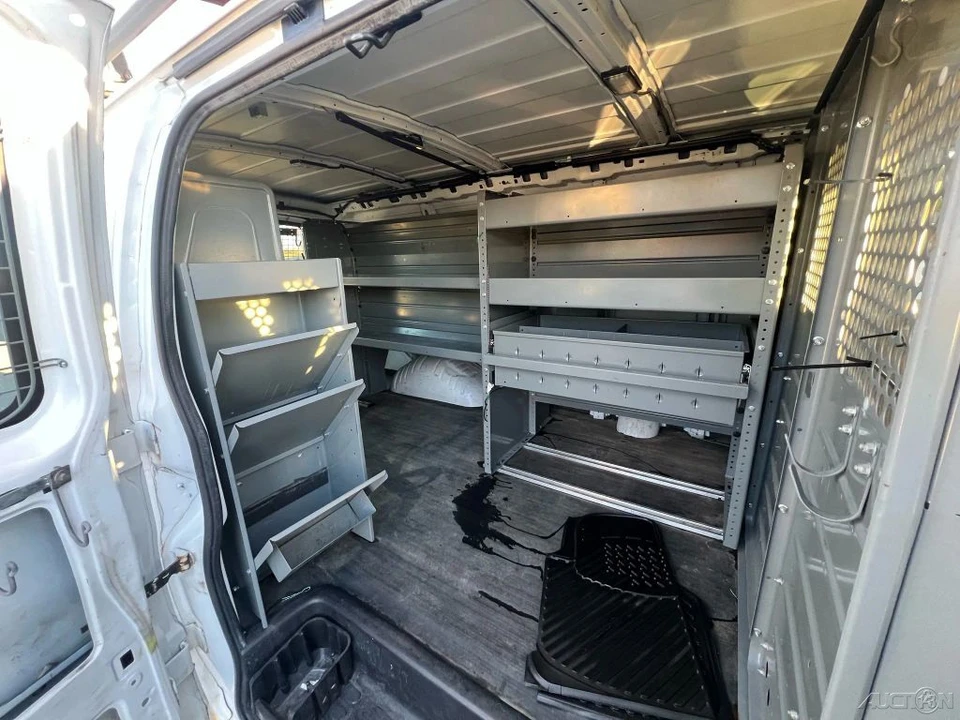 2015 Chevrolet Express - Image 19 of 21